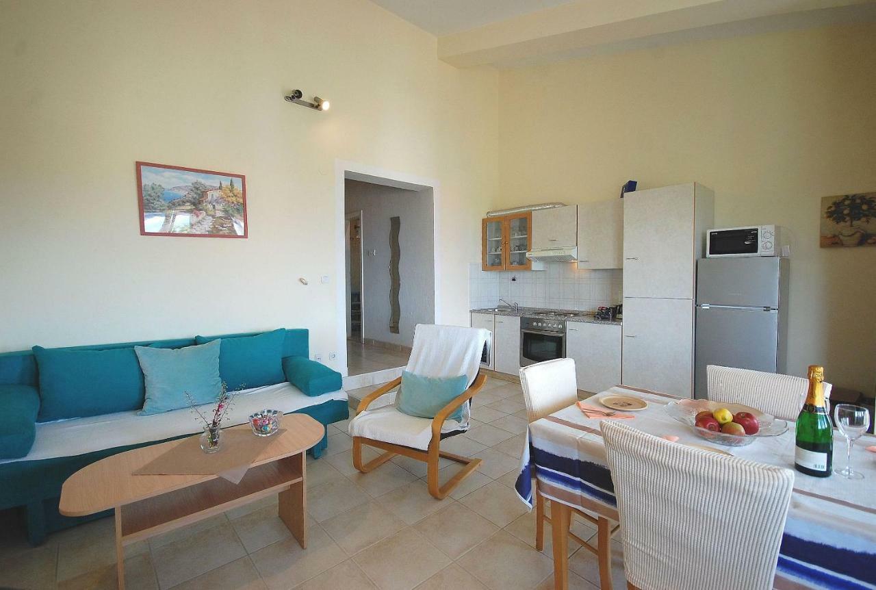 Apartments Nency By El-Pi Tours Malinska Exterior foto