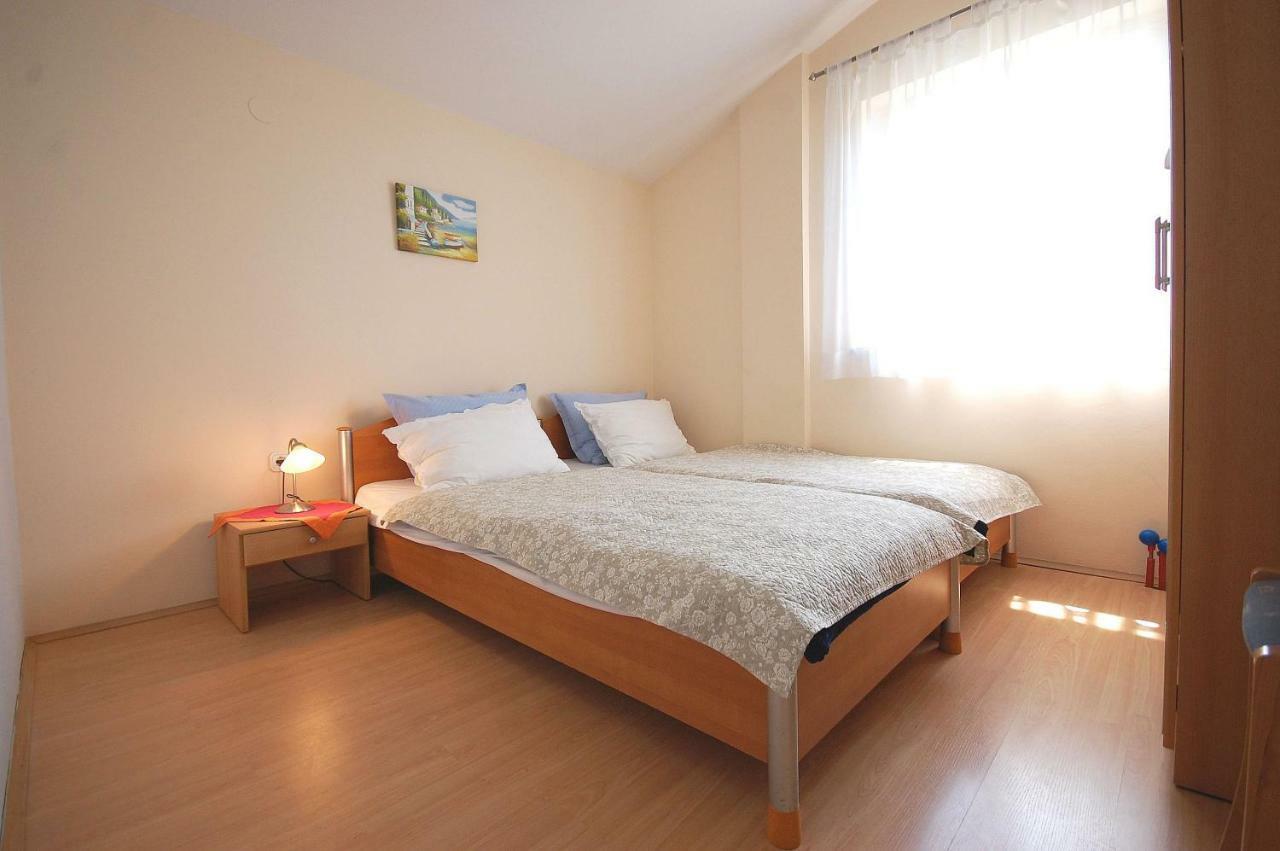 Apartments Nency By El-Pi Tours Malinska Exterior foto